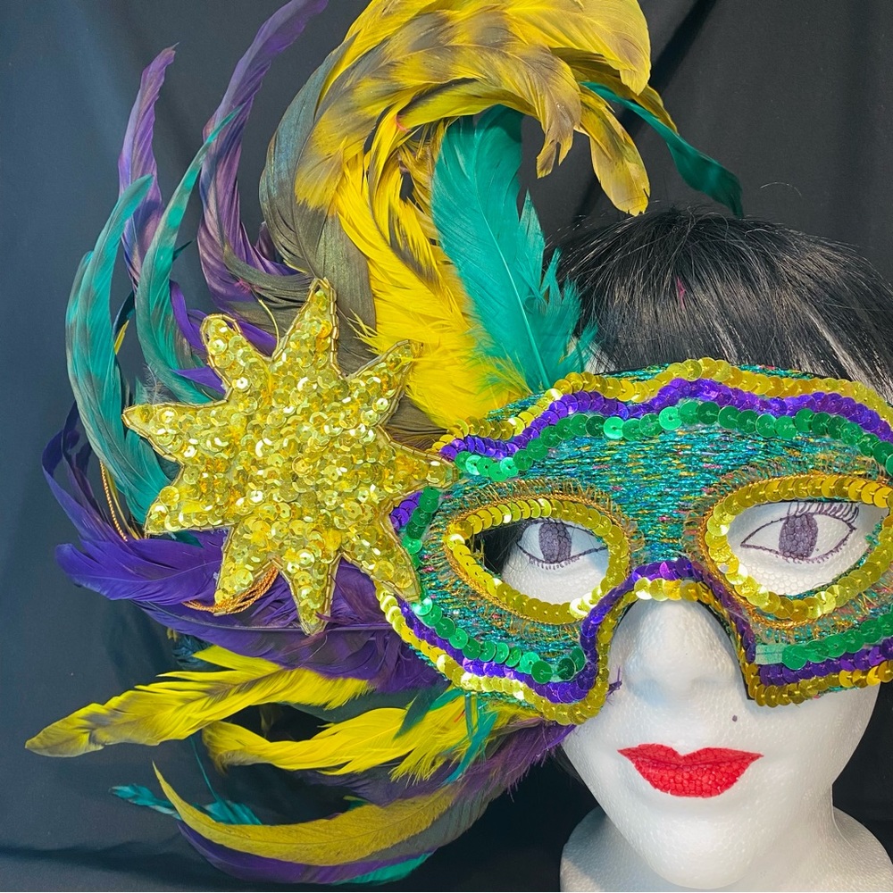 Masquerade Carnival Mardi Gras Mask With Side Feathers